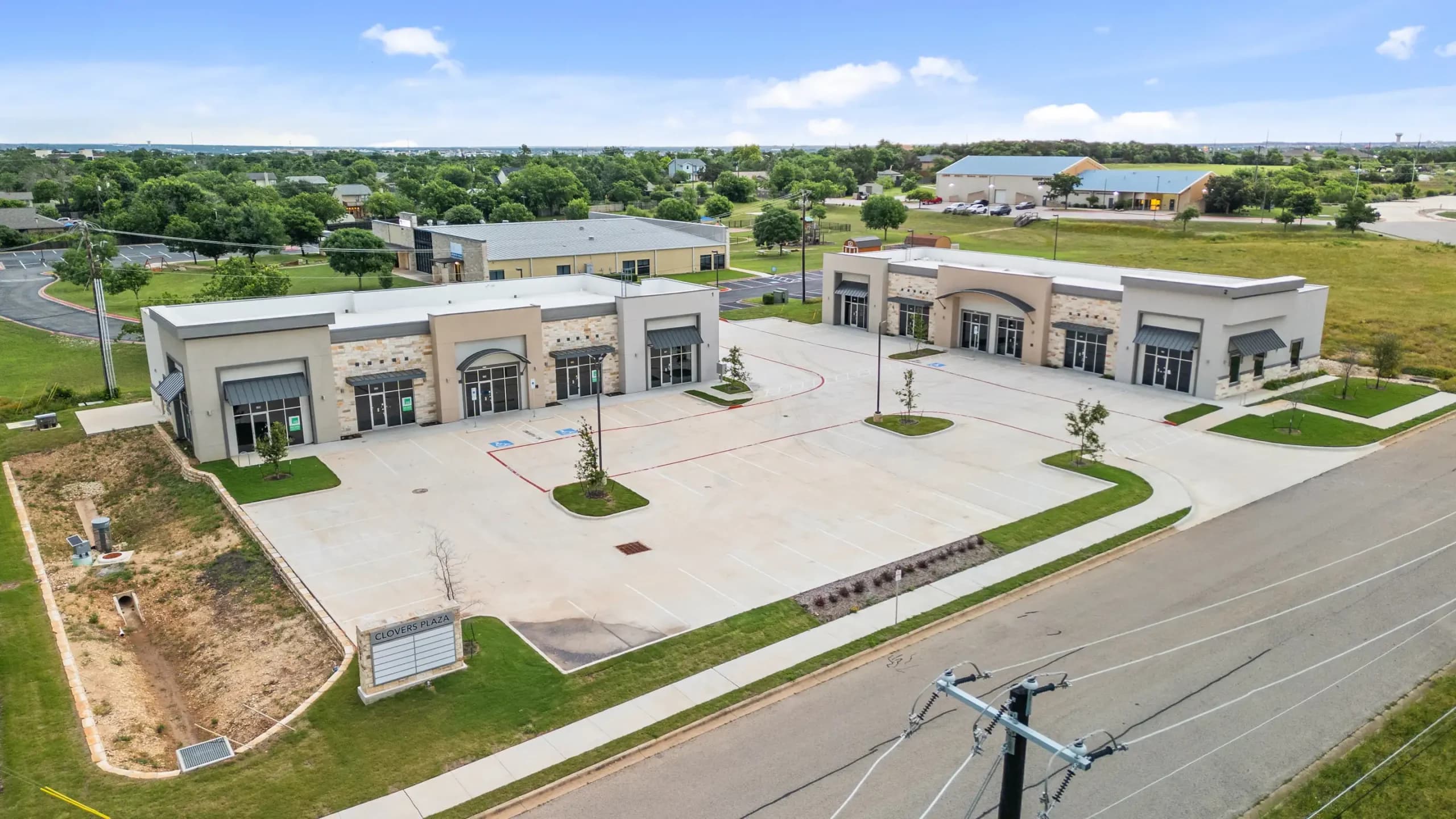 CLOVERS PLAZA